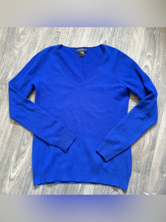 Ann Taylor Sweaters - Ann Taylor royal blue cashmere v neck sweater